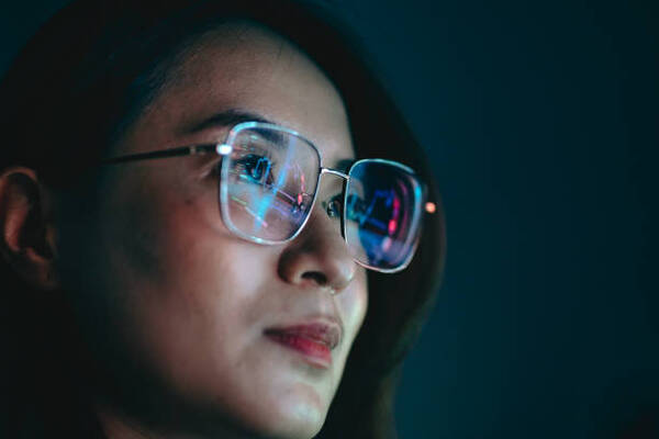 <b>环氧地坪行业持续发展,厂房仓库与停车场施工需求增长</b>